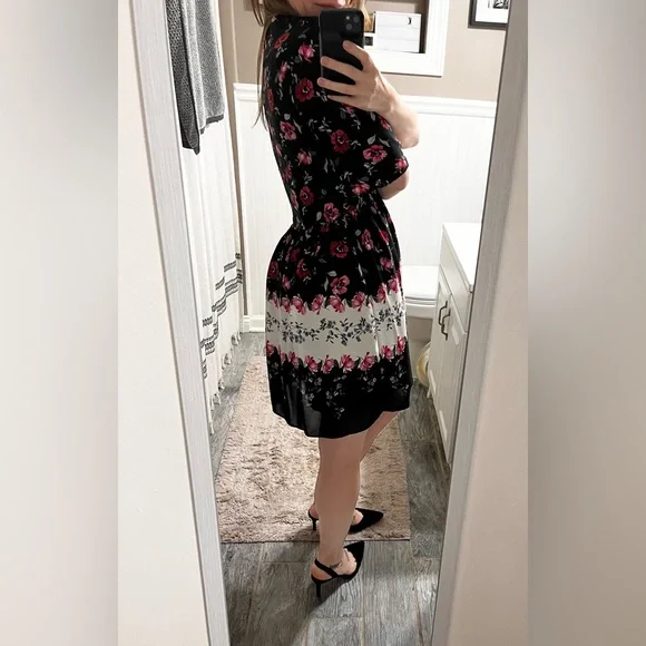 CeCe Elise Tie Neck Floral Dress
Size 12 - Picture 5 of 10